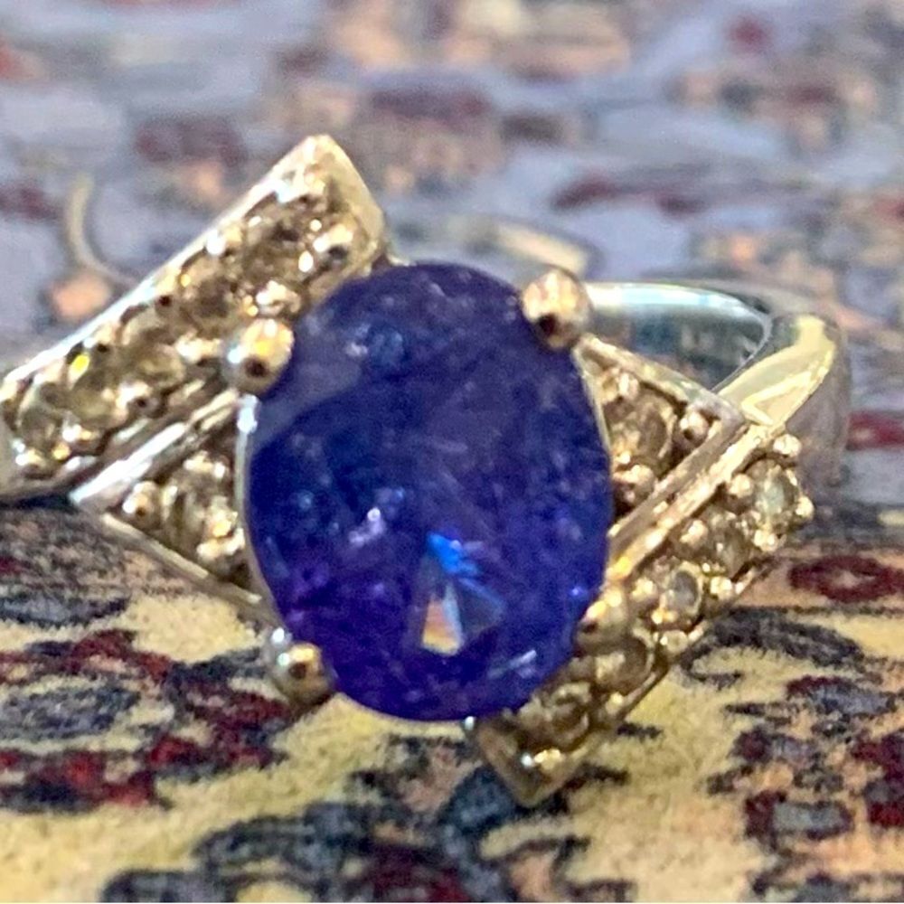 Real mined from the earth Tanzanite flanked by natural white zircon. Size 7